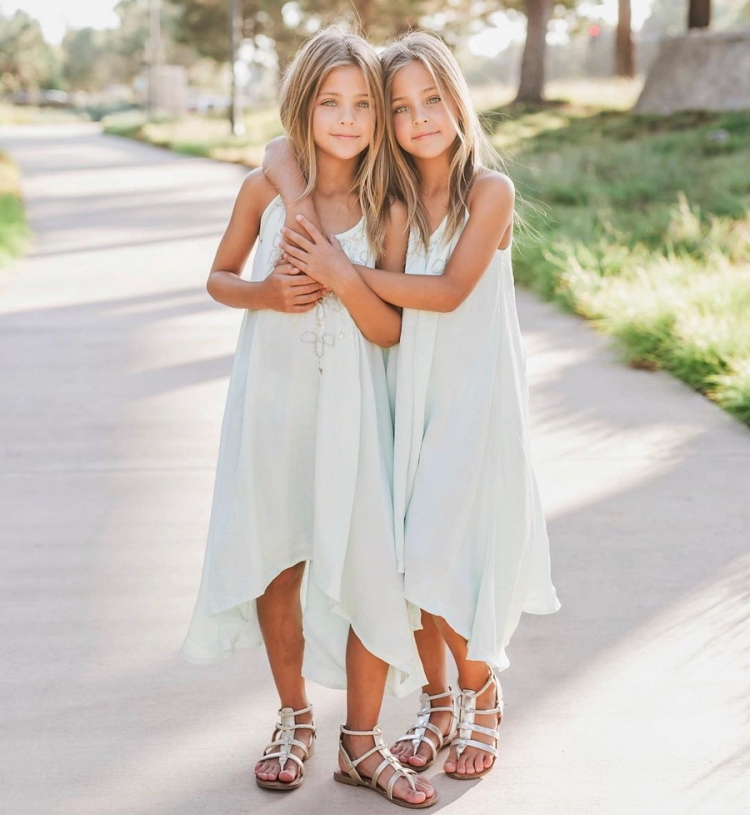 Близняшки Adelina & Alina