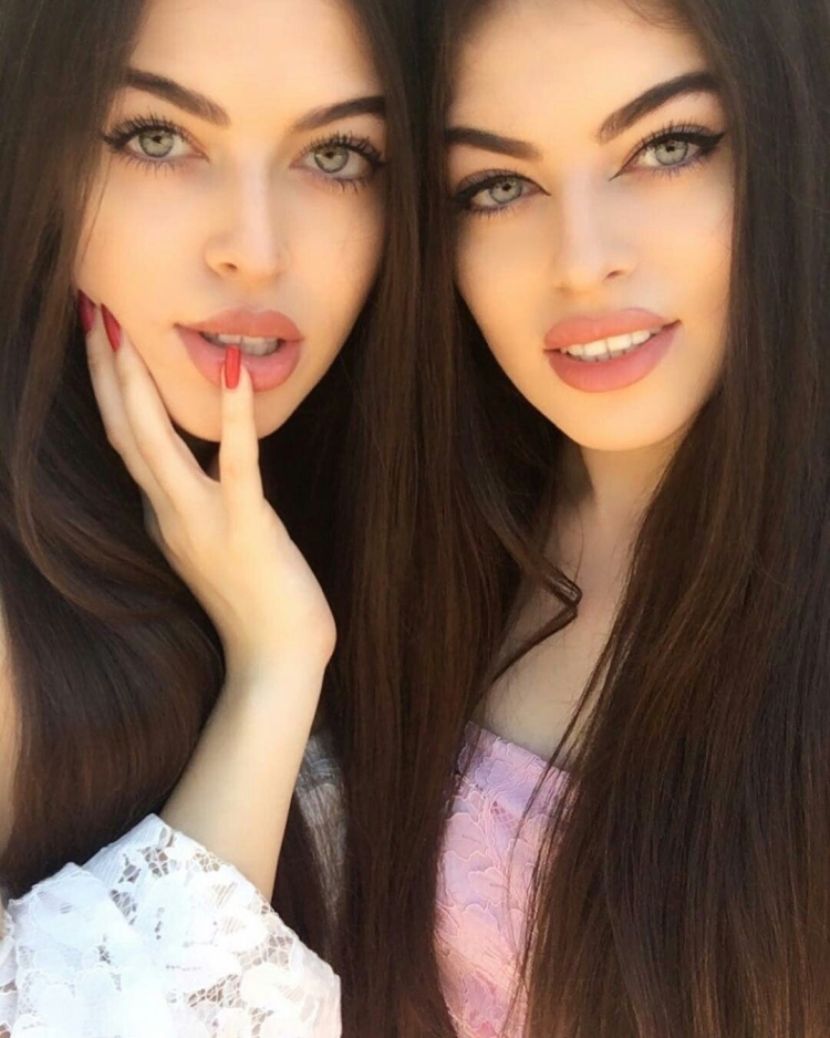 Близняшки Liza and elle
