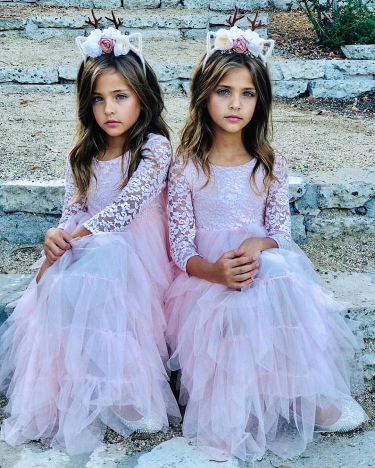 Близняшки Лия и ава