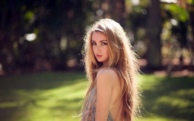 Девушка срусами волосами