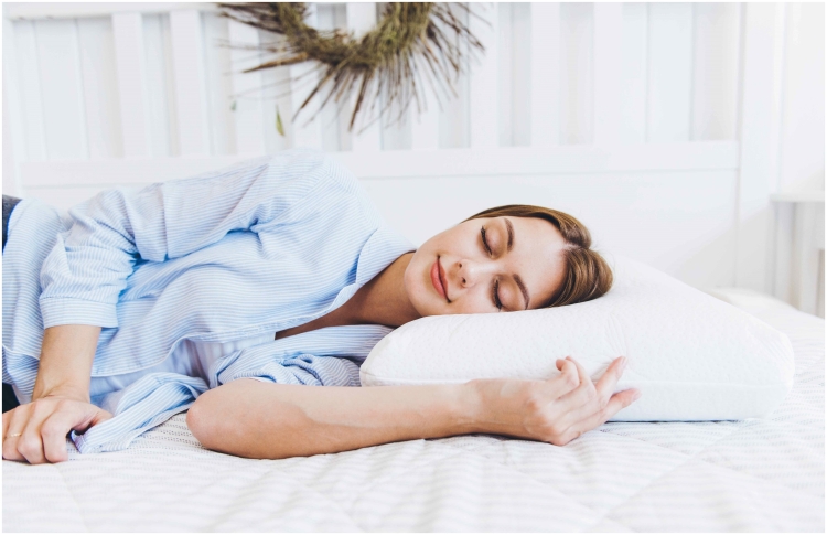 Женщина с подушкой