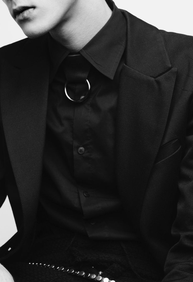 Парень в черном