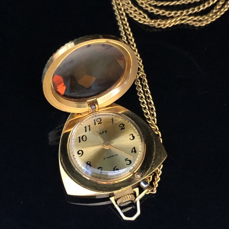 Часы кулон Заря. Позолота au 5. СССР