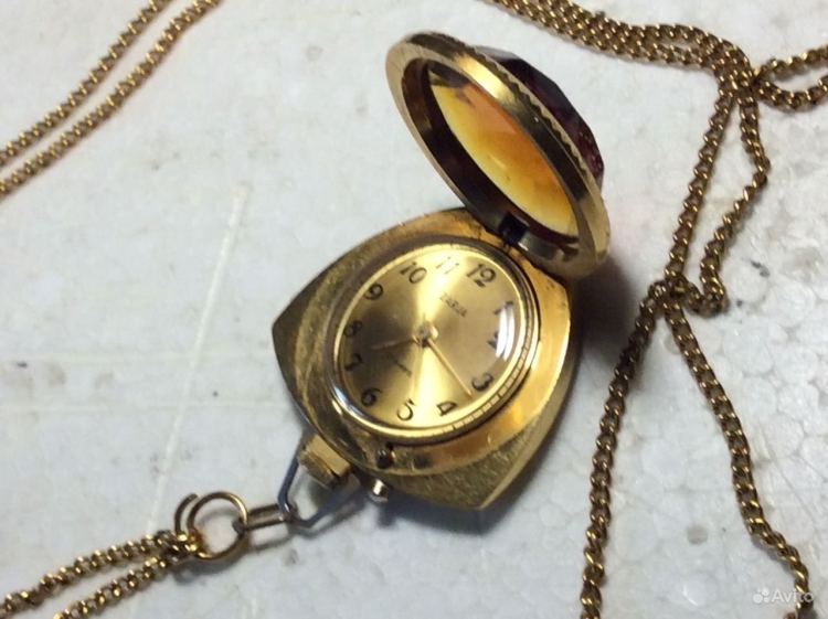 Часы кулон Заря 4137260