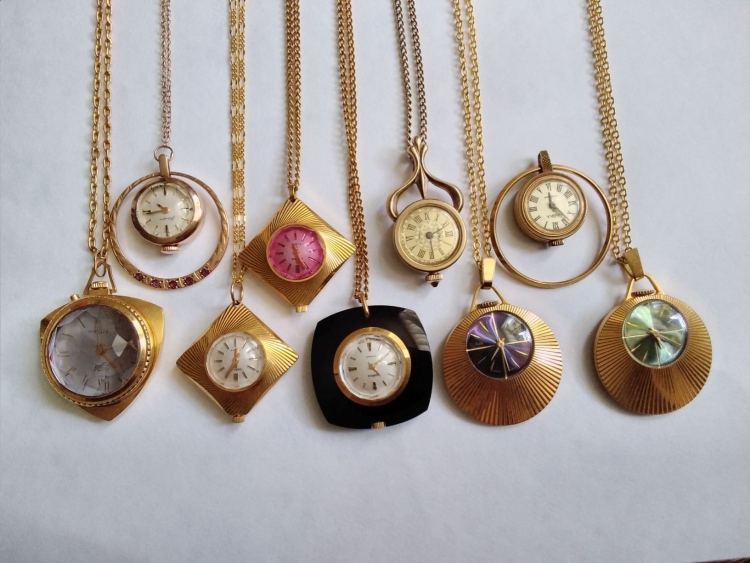 Часы кулон Чайка позолота