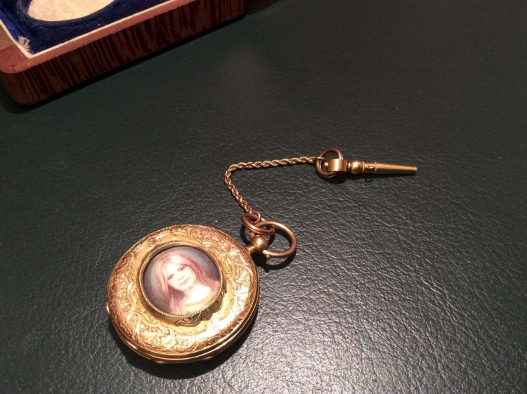 Часы кулон Луч золотые 583