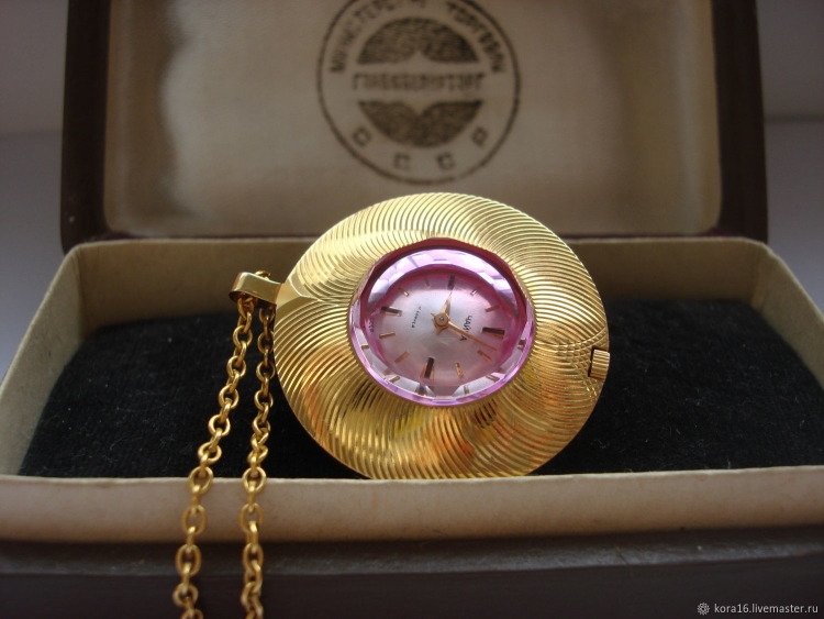 Часы кулон Чайка 17 камней