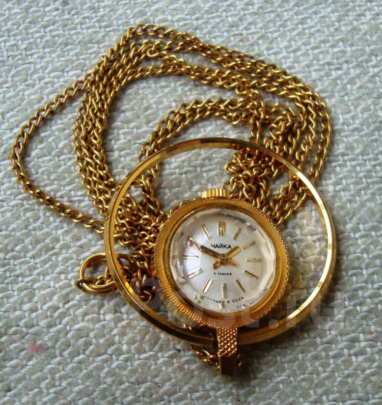 Часы -кулон Чайка золотые 17 камней