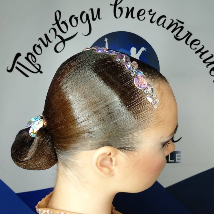 Бальные прически с пробором