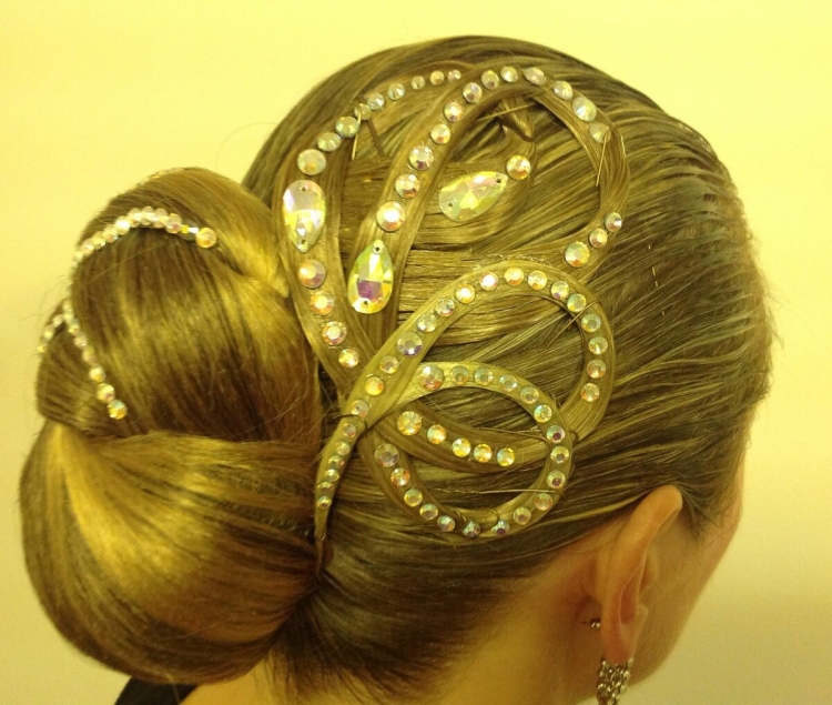 Бальные прически для девочек на длинные волосы