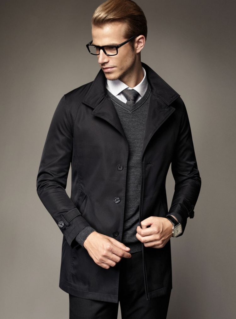 Модный мужской плащ
