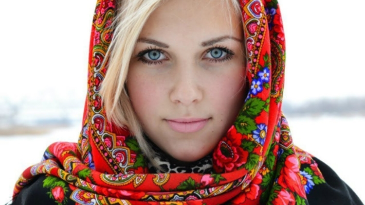 Девушка в Посадском платке