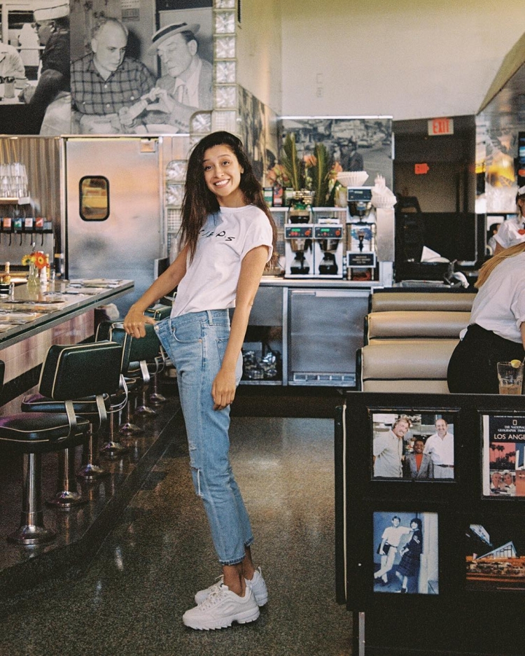 Равшана Куркова в джинсах