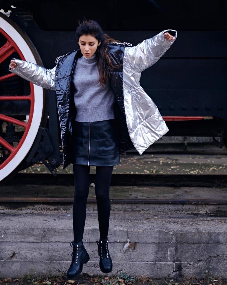 Равшана Куркова в кожаных брюках