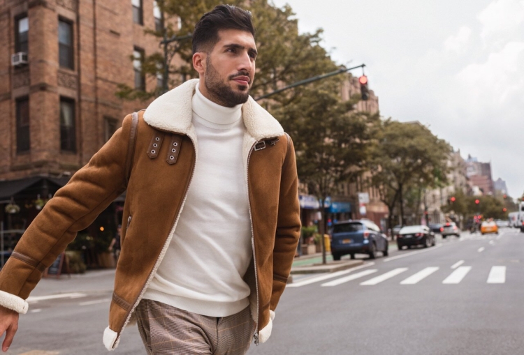 Парень в дубленке
