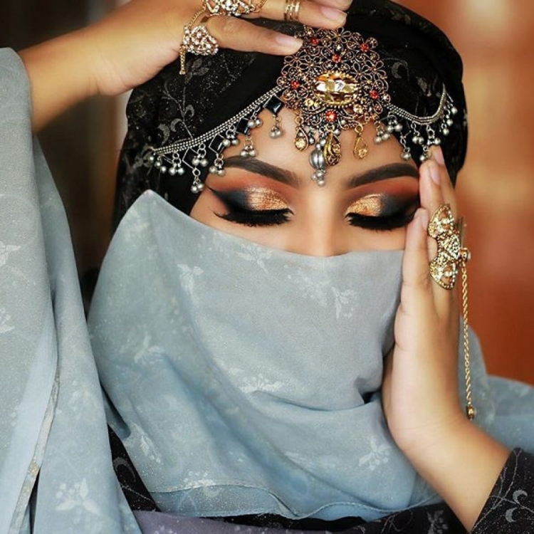 Арабские костюмы и макияж