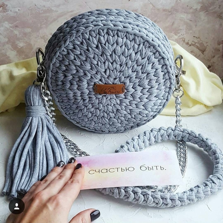 Круглая сумочка с ленточной пряжи