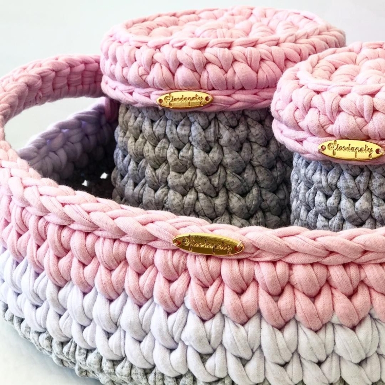 Вязаные корзинки крючком