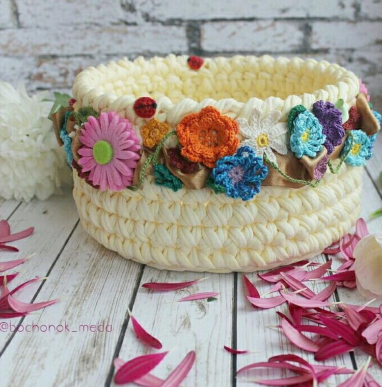Вязаные корзины в декоре
