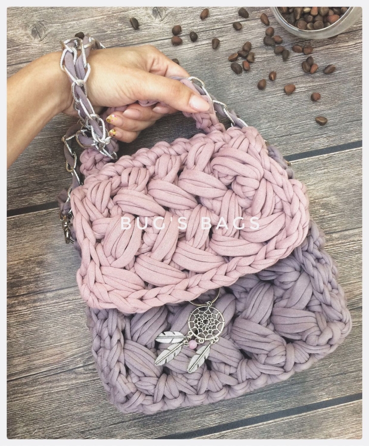 Из трикотажной пряжи