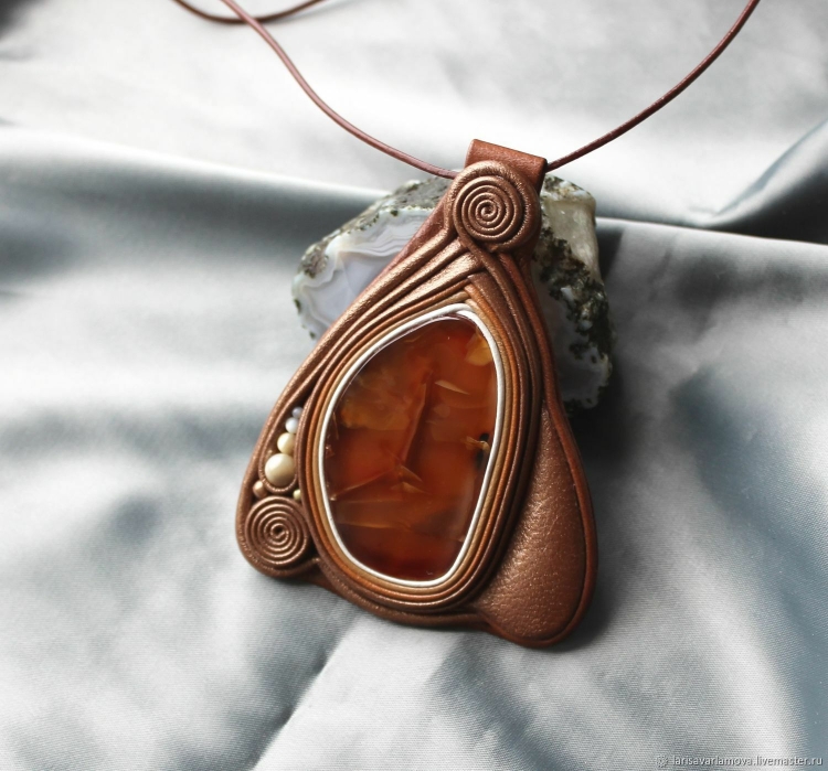 Кожаные украшения