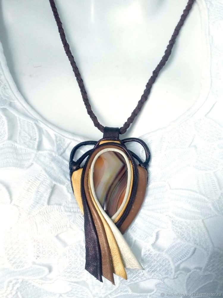 Подвески из кожи