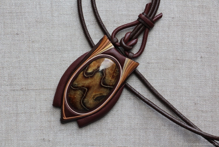 Кулон симбирцит