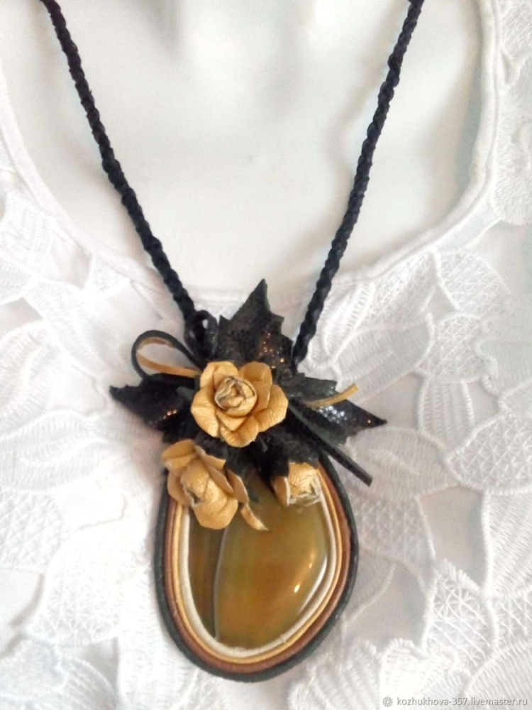 Бижутерия из кожи