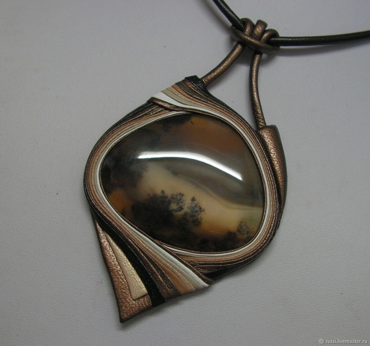 Кулон из кожи с камнем мастер класс