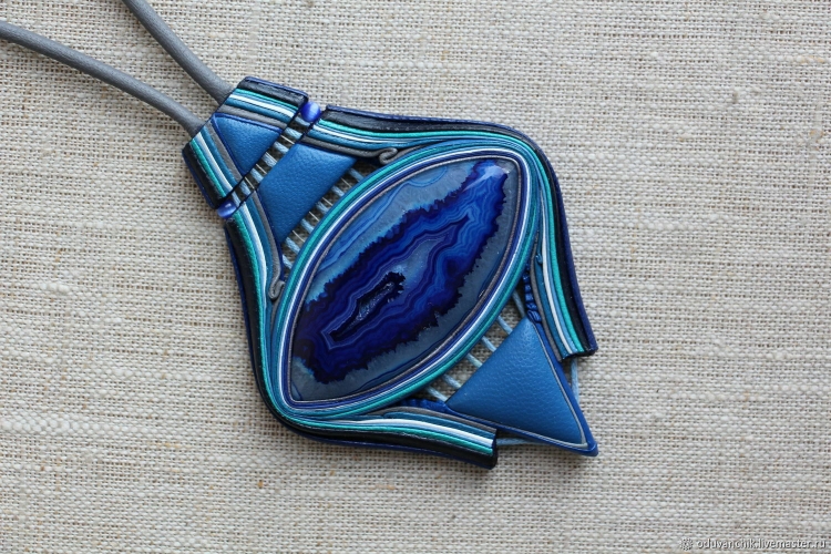 Кожаные кулоны ручной