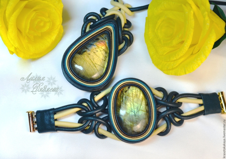 Кожаные кулоны и браслеты с камнями