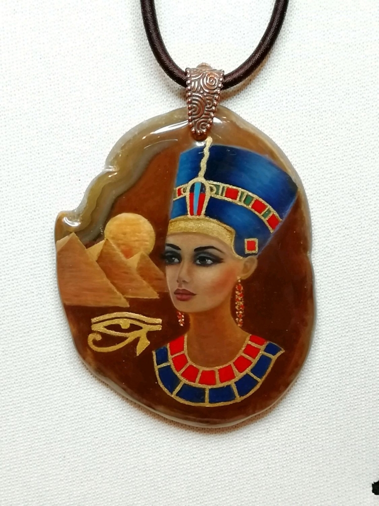 Нефертити медальон золотой