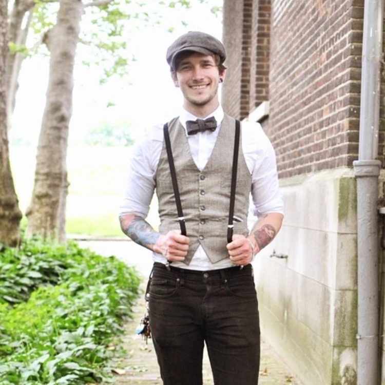 Мужской образ с подтяжками