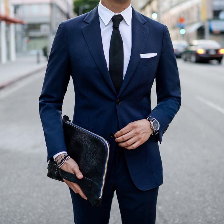 Мужской деловой стиль синий костюм
