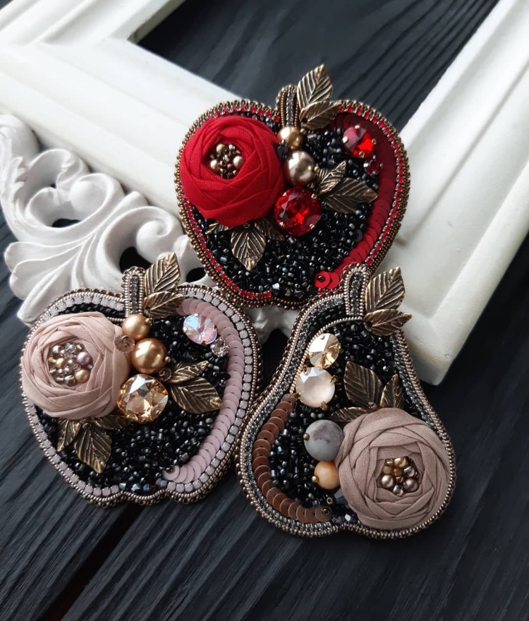 Брошь из бисера