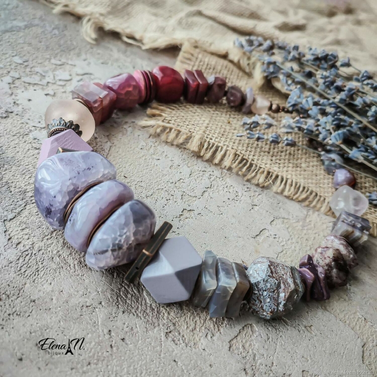 Браслет из яшмы и янтаря