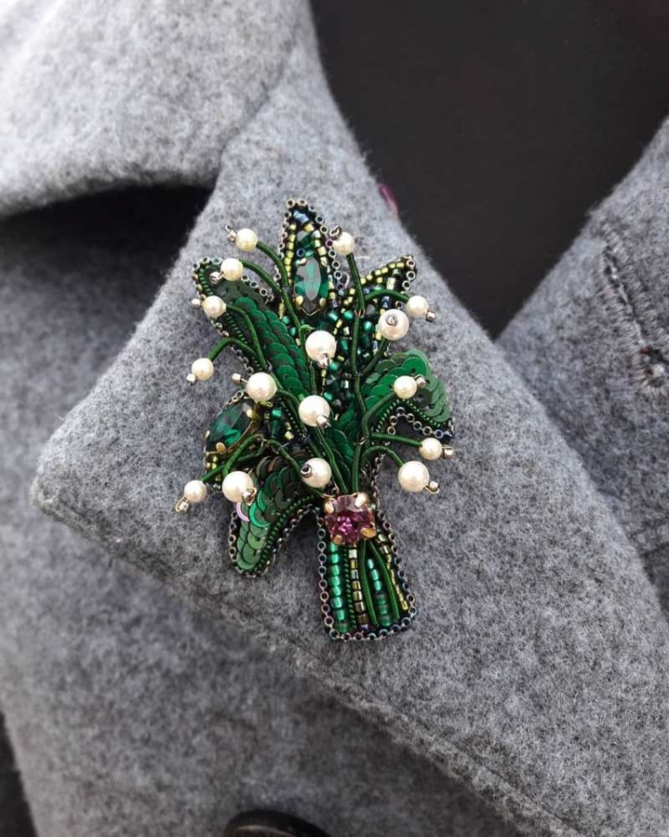 Брошь из бисера