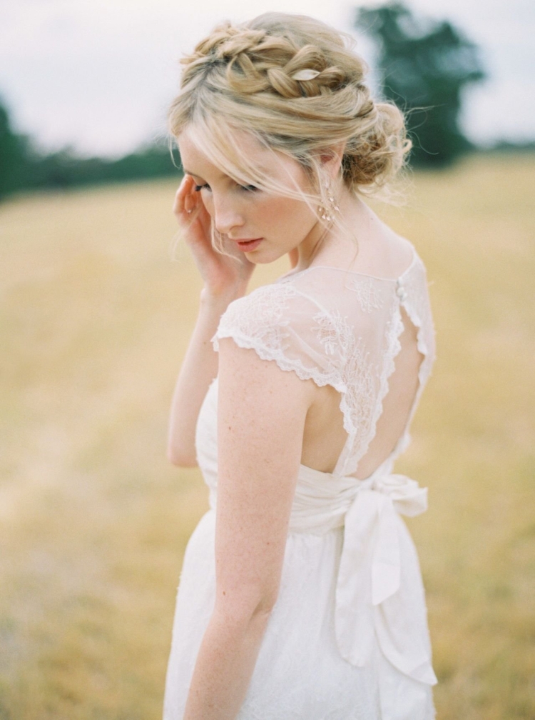 Прически к свадебному платью стиле бохо