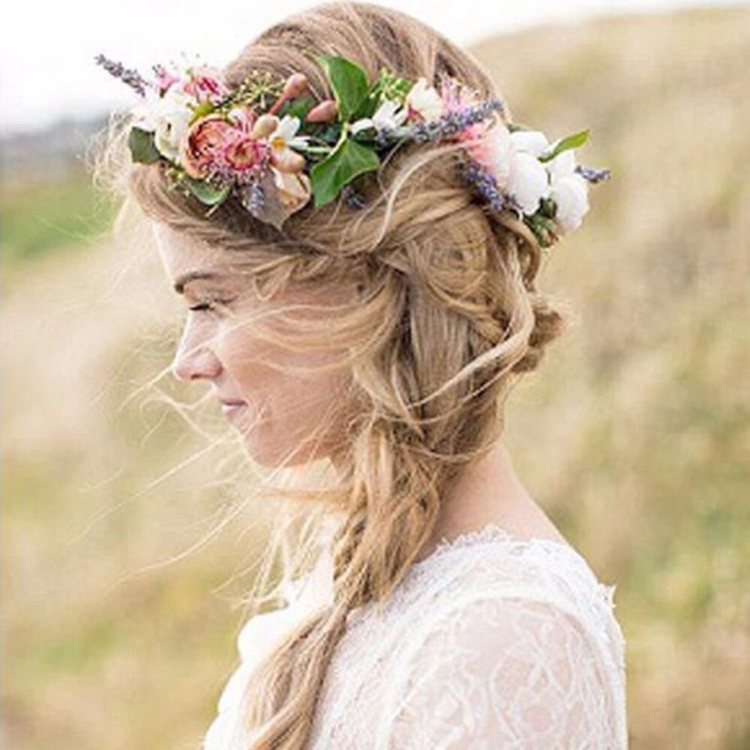Прическа с венком из цветов