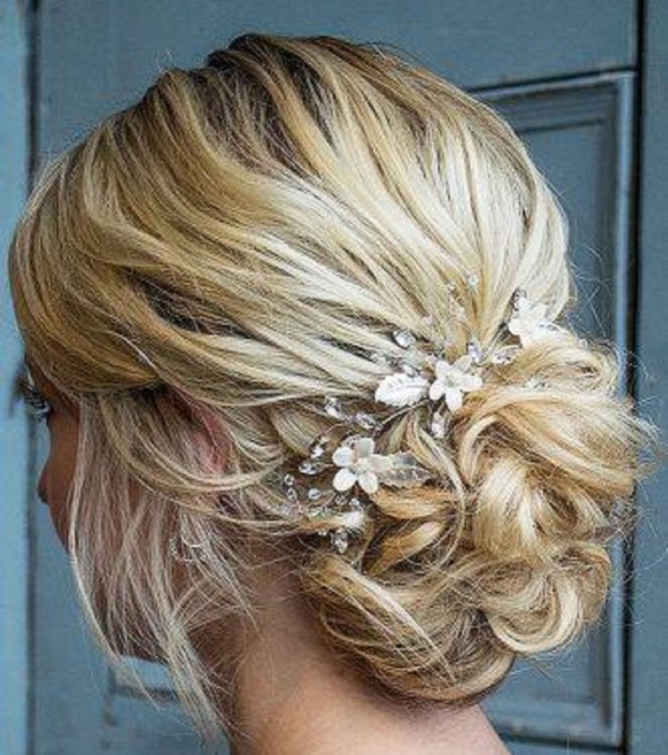 Нежные прически на короткие волосы