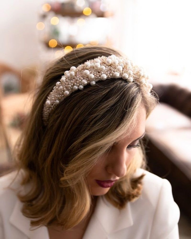 Широкий жемчужный ободок на каре