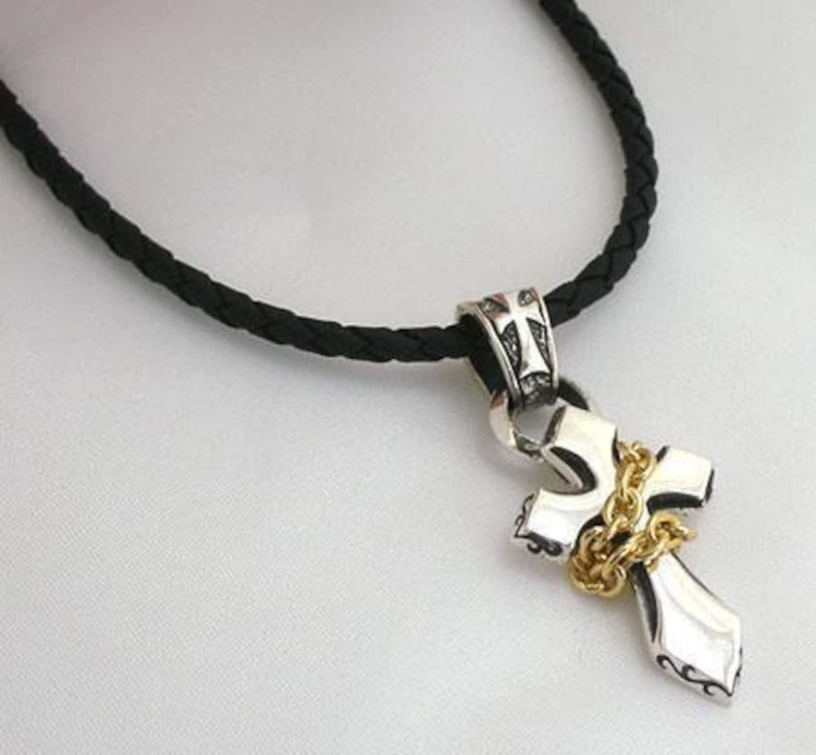 Крестик на кожаном шнурке
