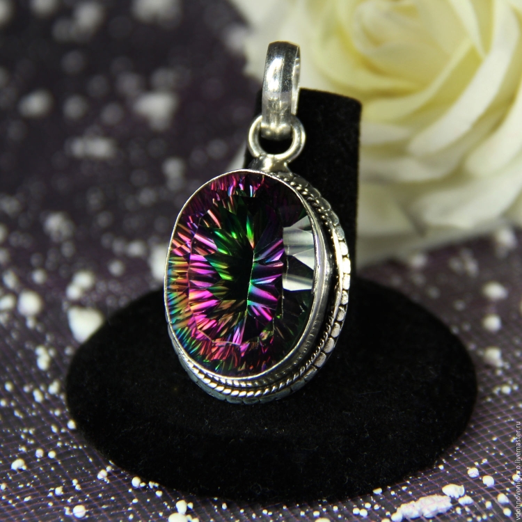 Подвеска с Мистик топазом