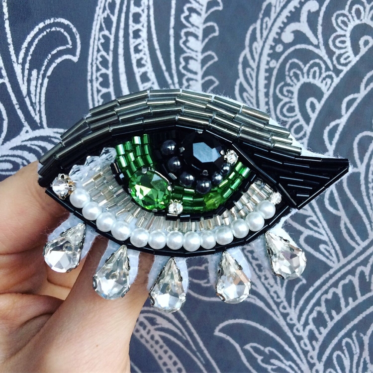Брошь бисером глаз