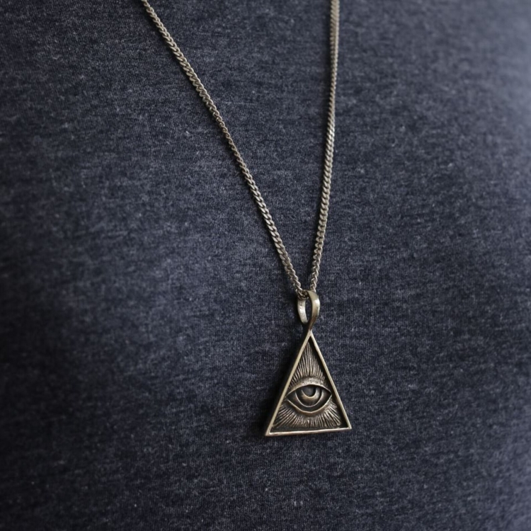 Кулон иллюминаты