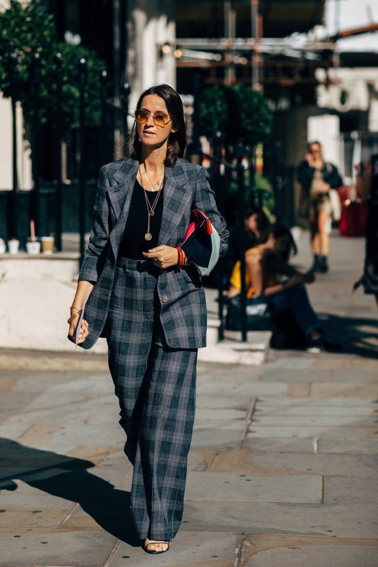 Льняной костюм женский