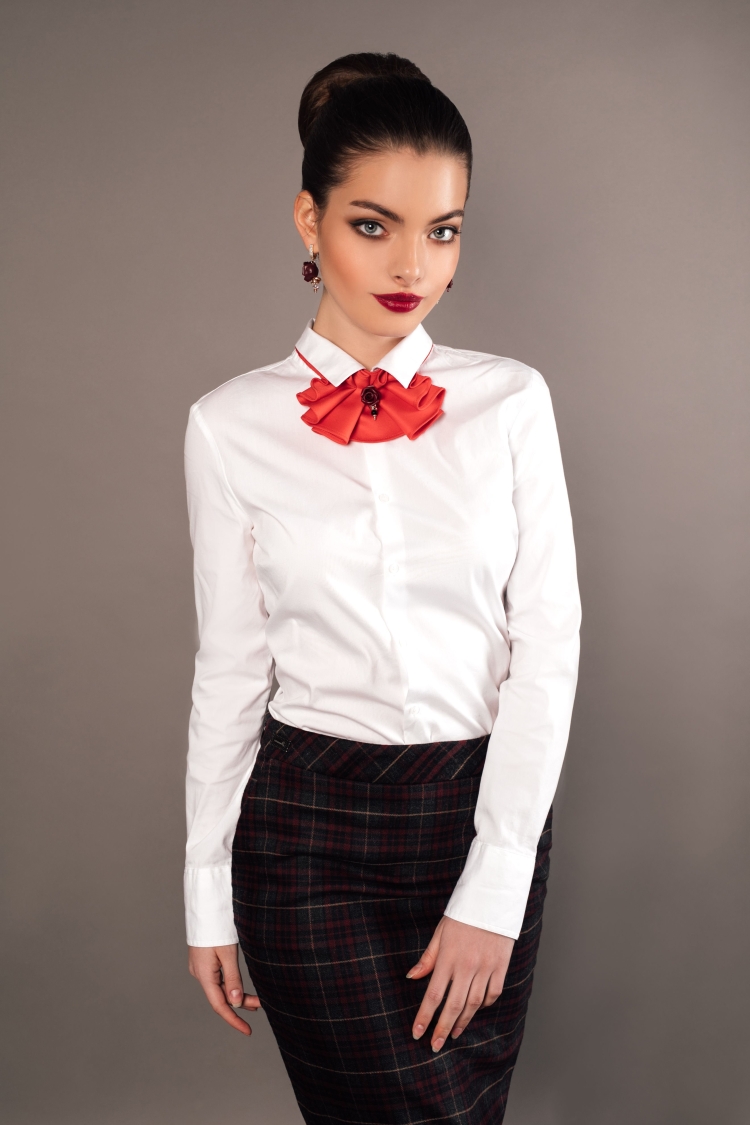 Девушка в Красном галстуке