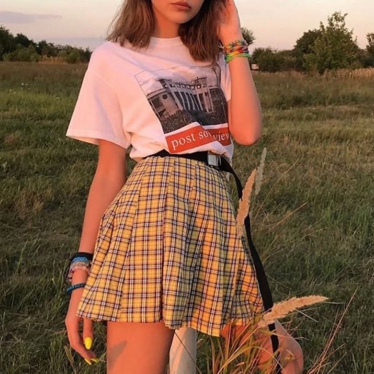 Девушка в галстуке