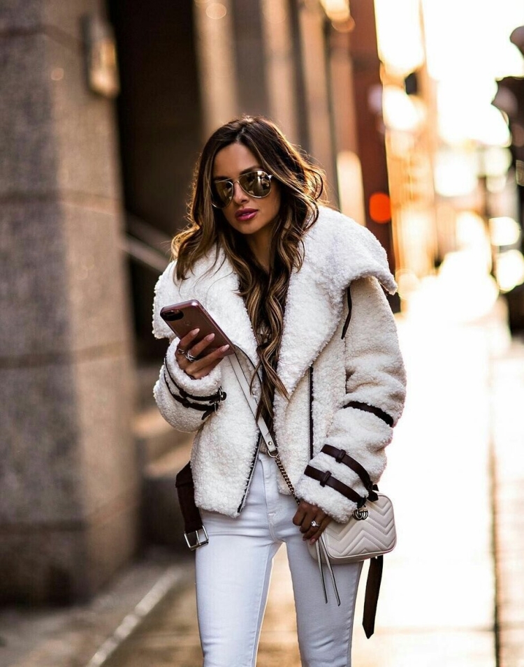 Короткая куртка с мехом женская