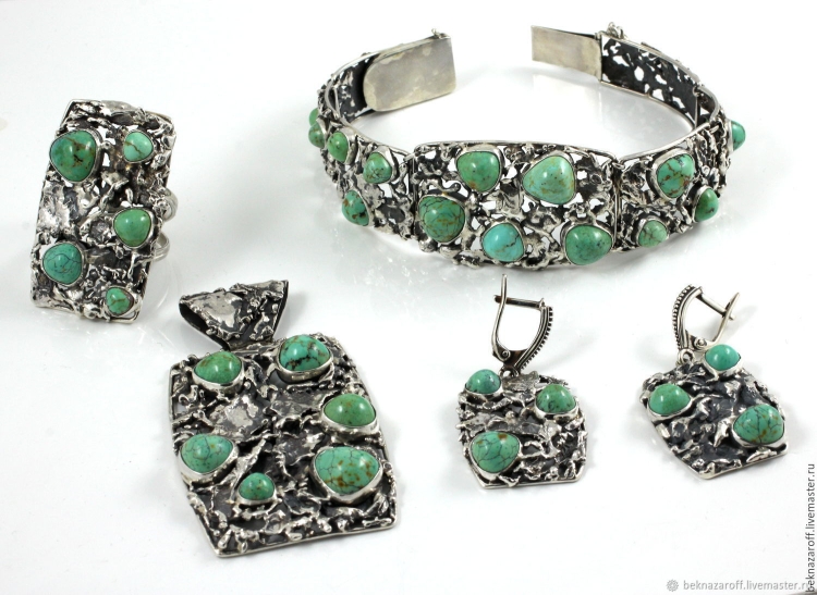 Браслет с бирюзой и самоцветами